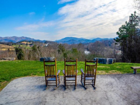 Classy Cades Cove Condo with Community Pool